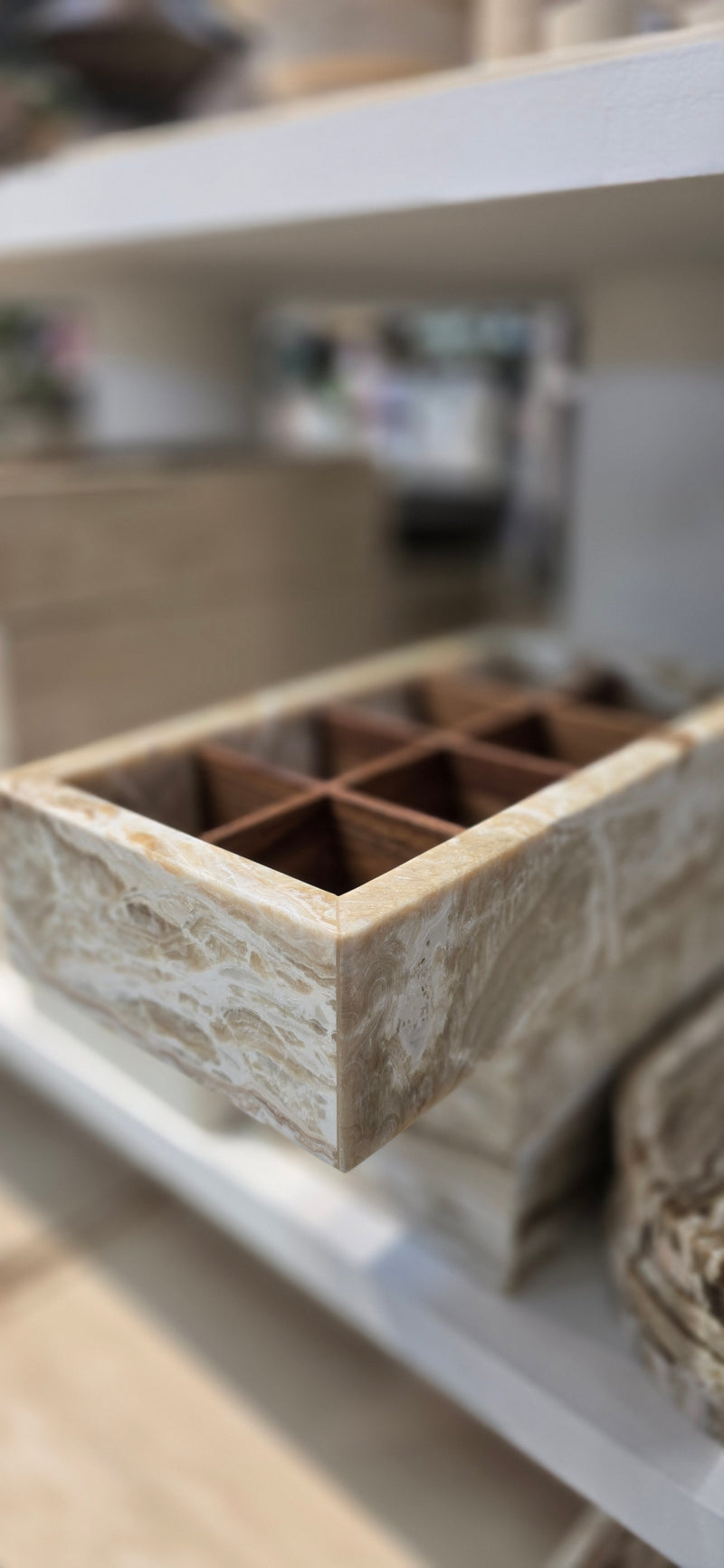 Onyx organizer box