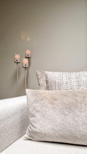 Sfeerfoto LED Light Candle Beige Moveable Flame PTMD die branden