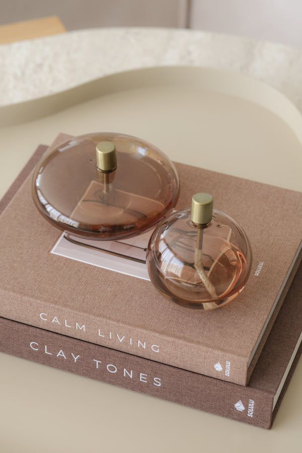 The Perfect Table Set | Shop the Look | Solulu Opbergboeken & Peri Living Olielampen