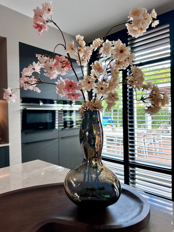 Vaas 19,5xH32,5cm organic metallic grey Vesper met kunstbloesemtakken