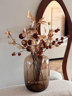 Vaas Artic XL Taupe Vase the World sfeerfoto bij een spiegel