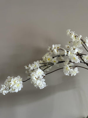 Witte kunstbloesemtak van 85 en 126 cm voor een stijlvol interieur