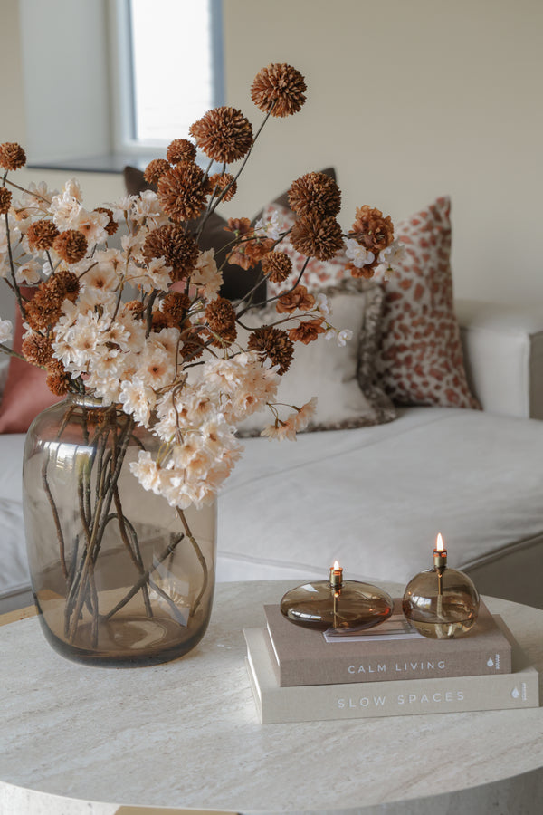 The Perfect Table Set | Shop the Look | Solulu Opbergboeken & Peri Living Olielampen