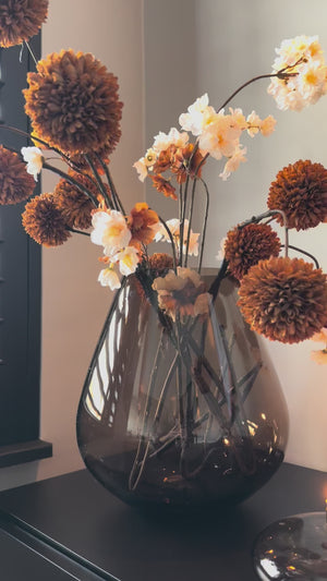 Warm Autumn Luxe | Shop The Look | Vase The World Tasman M Vaas & Peri Living Olielampjes