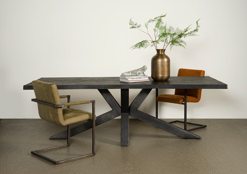 Sovana Diningtable Finished black